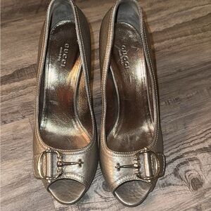 gucci silver heels~ size 37 (US 6-7ish)